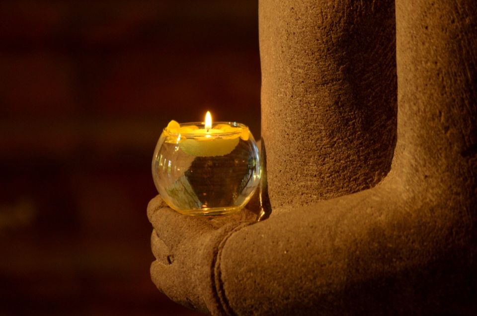 Thắp đèn cúng Phật: Công đức bất khả tư nghì