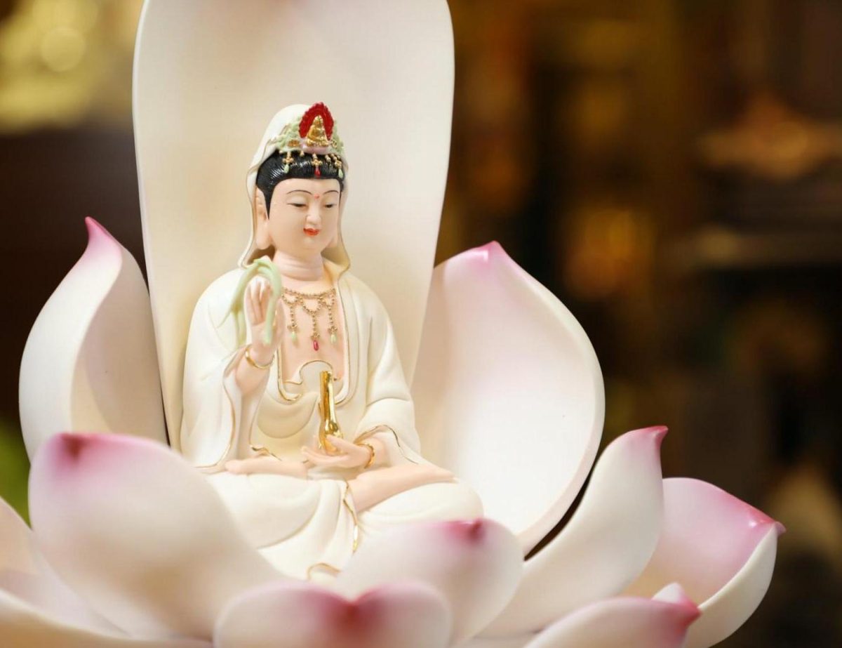 Hình Phật Quan Âm Bồ Tát: Tìm Hiểu Về Vị Thần Thương Xót Trong Phật Giáo